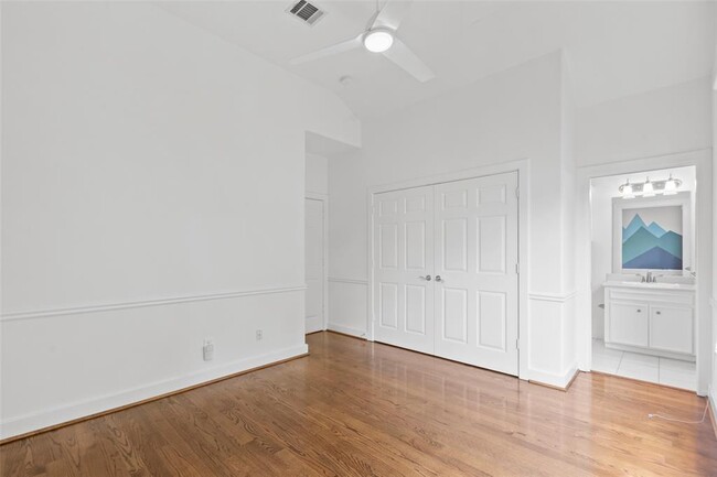 Building Photo - 6406 Rodrigo St