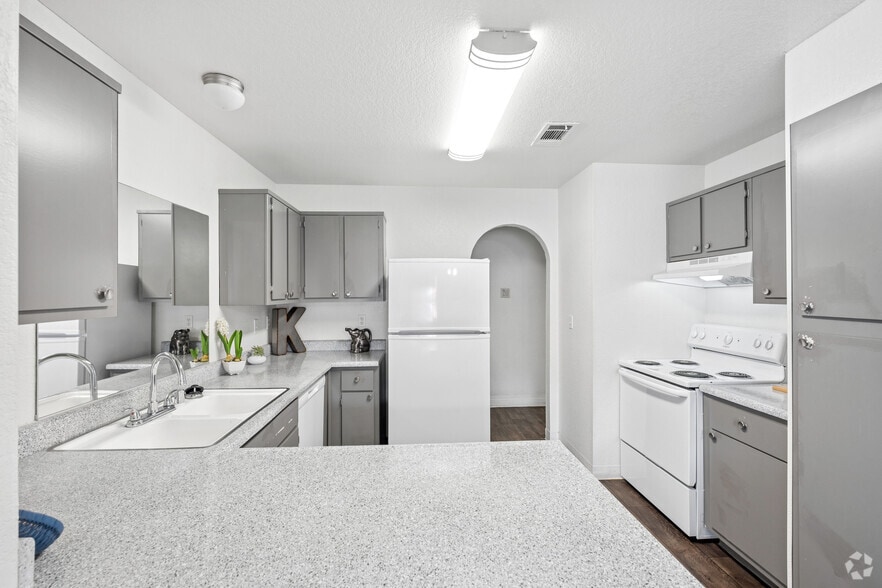 2BR, 2BA - 1,035SF - Kitchen - Liberty Village