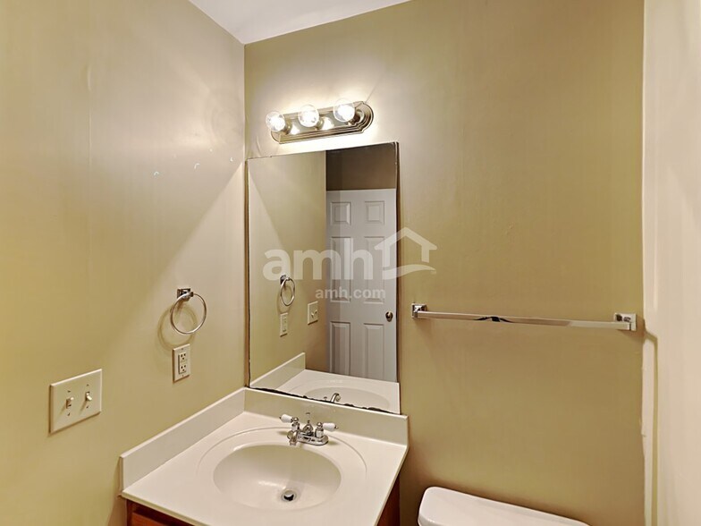 Building Photo - 1432 Brighton Cir