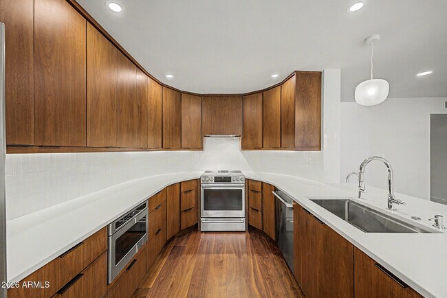 Building Photo - 3736 E Montecito Ave