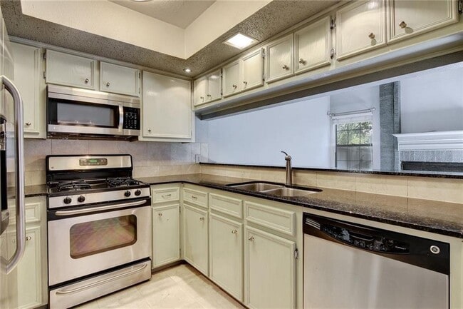 Building Photo - 1010 W Rundberg Ln