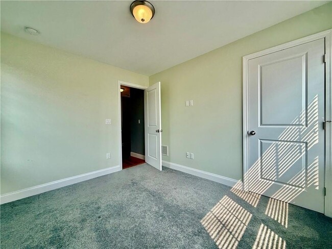 Building Photo - 52 Bedlow Ave