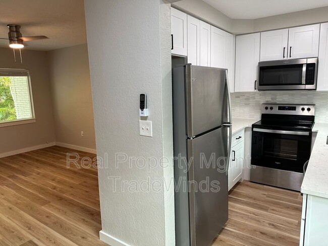 Building Photo - 1211 N Osceola Ave