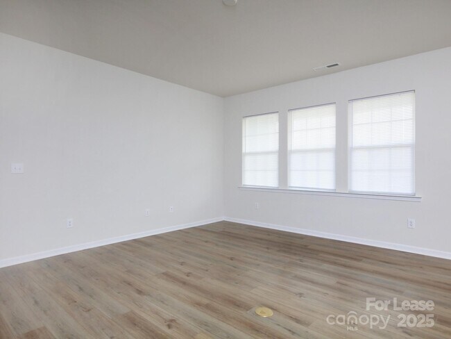 Building Photo - 161 White Apple Wy