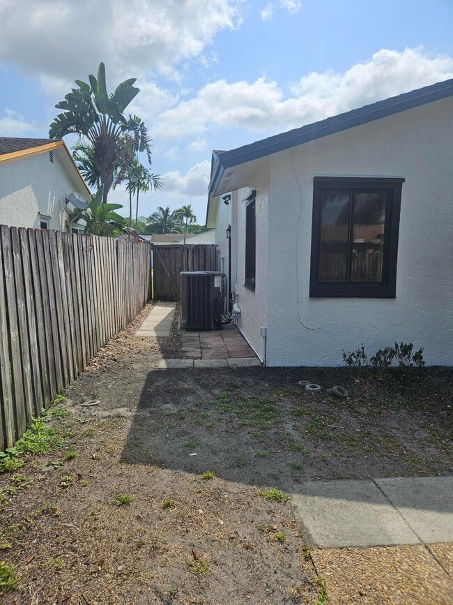 Building Photo - 22687 SW 53rd Ave