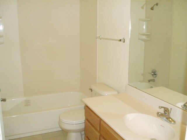 Building Photo - 15616 Traditions Dr