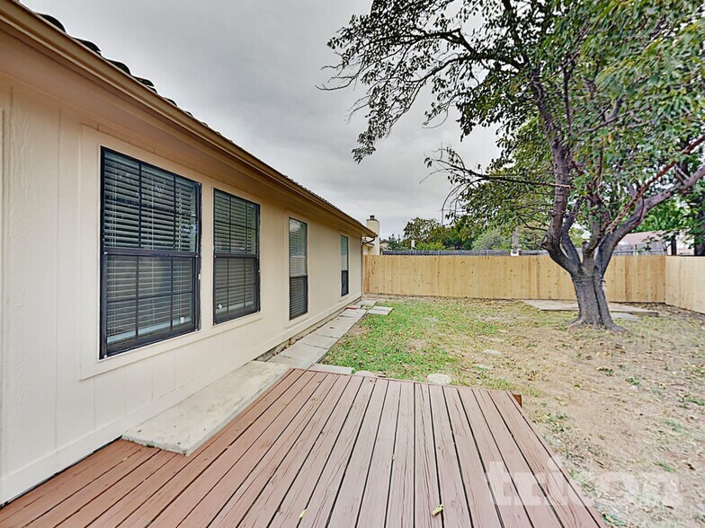 Building Photo - 7421 Ridge Rd W