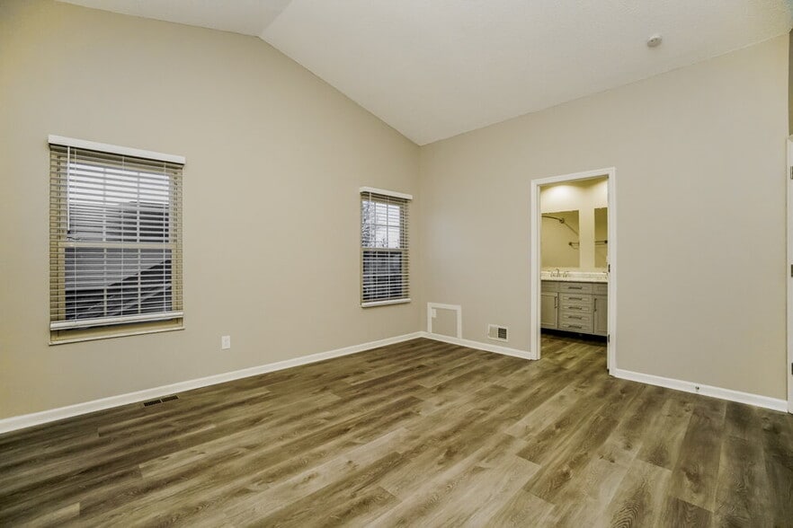 Building Photo - 1127 Crestview St