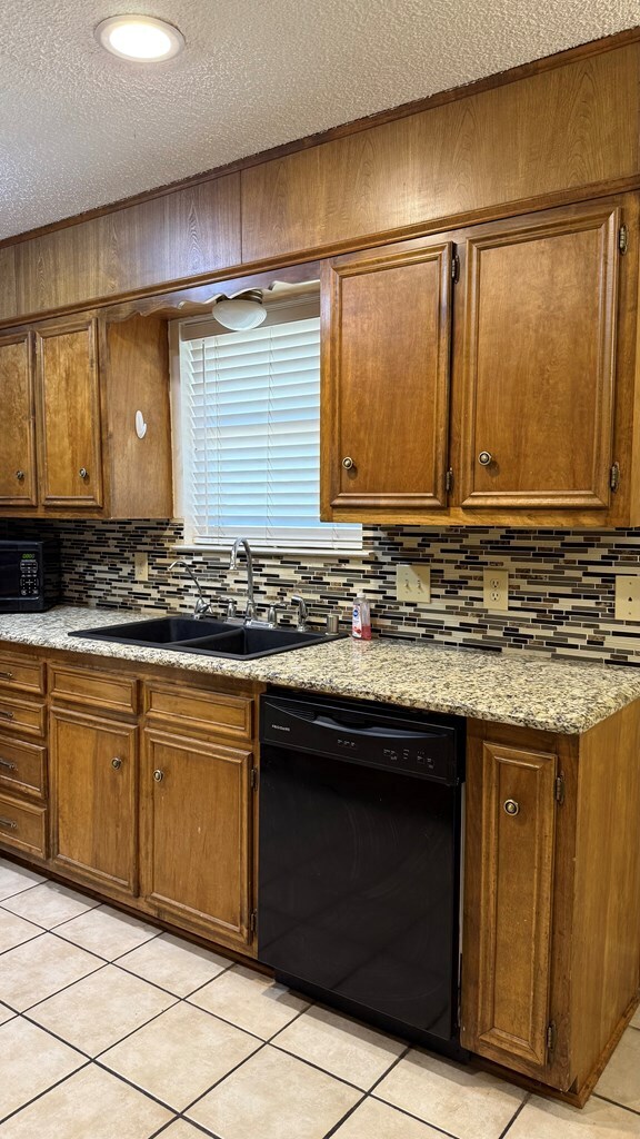 Building Photo - 2602 Wydewood Dr