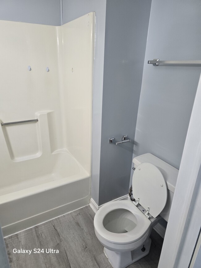Building Photo - BEAUTIFULLY RENOVATED 2 BEDROOMS WITH BALCONY