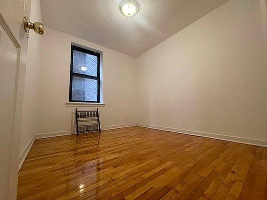 Building Photo - 3 bedroom in BRONX NY 10451