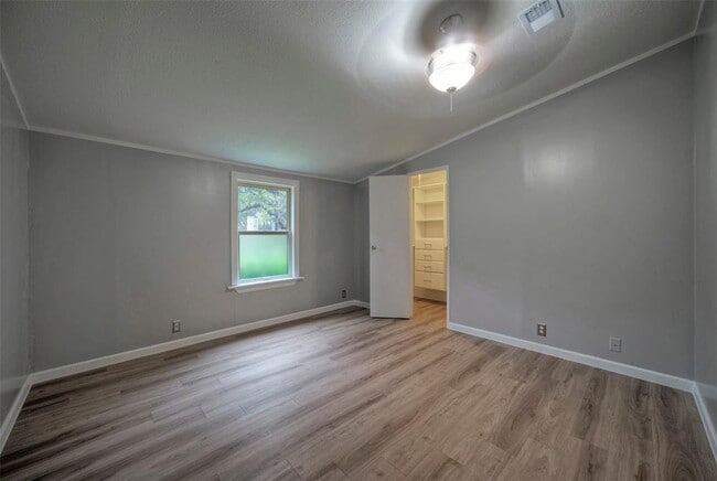 Building Photo - 125 Queen Anne Cir