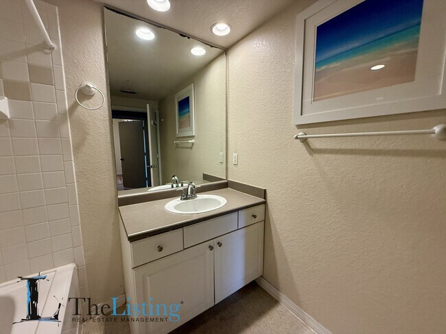 Building Photo - 402 S Armenia Ave