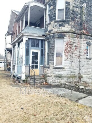 Building Photo - 917 Lake St