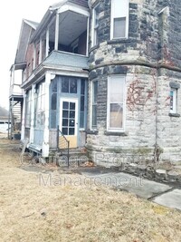 Building Photo - 917 Lake St