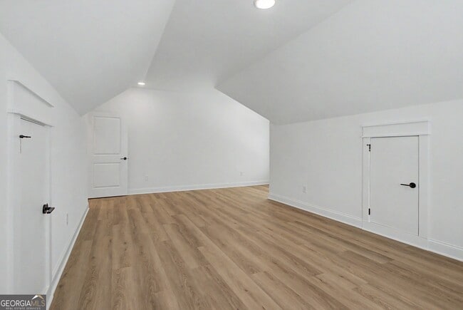 Building Photo - 347 E Crestwood Rd