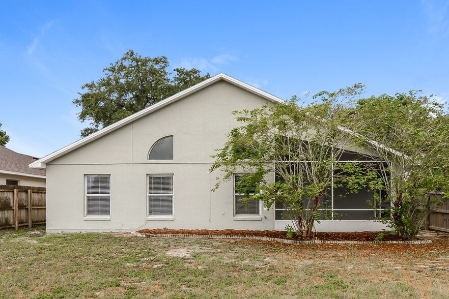 Building Photo - 887 Brightview Dr