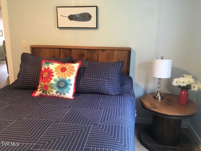 Building Photo - 21570 Alvarado Rd