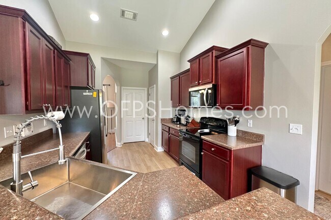 Building Photo - 606 Rowan Cir