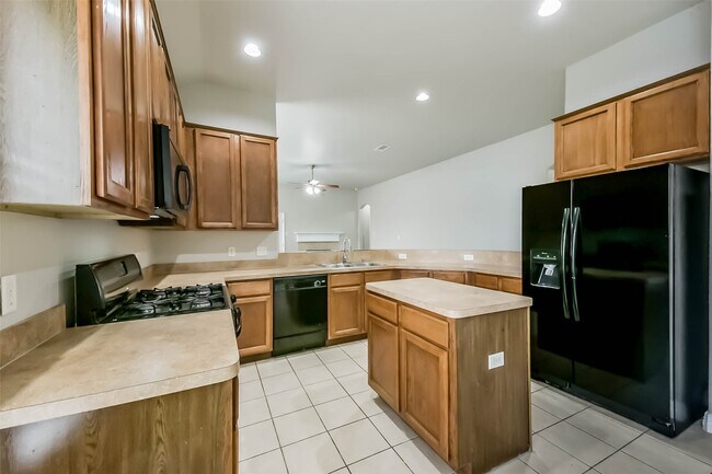 Building Photo - 21617 Horseshoe Dr