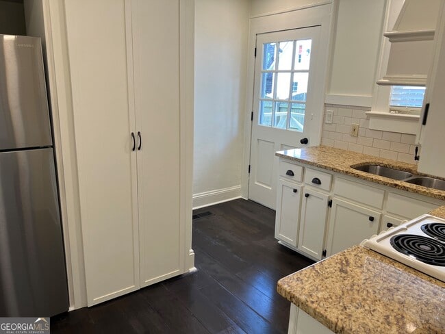 Building Photo - 1565 Walker Ave