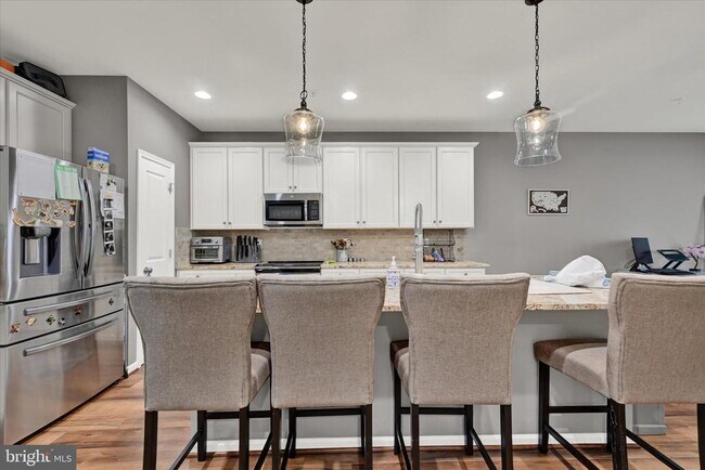 Building Photo - 7650 Lyndon Ct