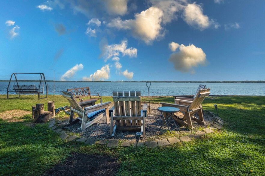 Building Photo - 39259 N Jackson Dr