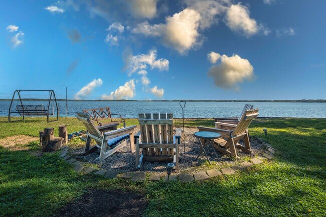 Building Photo - 39259 N Jackson Dr