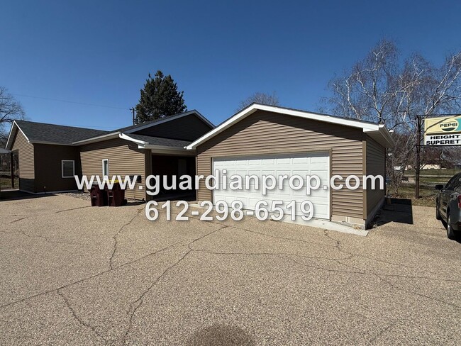 Building Photo - 7535 Cloman Way E