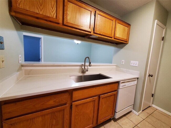 Building Photo - 505 Greenlawn Blvd