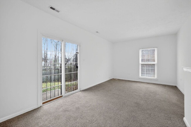 Building Photo - 2710 Red Oak Ln