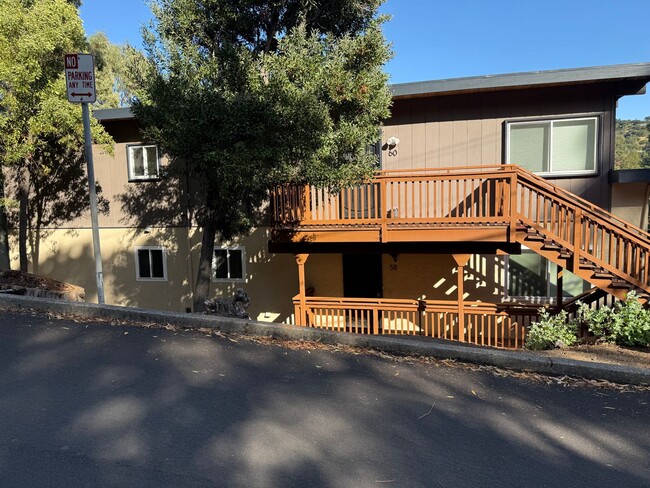 Building Photo - SCENIC AVE DUPLEX