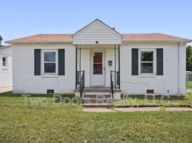 Primary Photo - 222 W Fairchild Dr