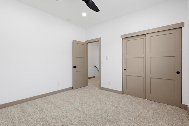 Building Photo - 2805 Trumbull Rd
