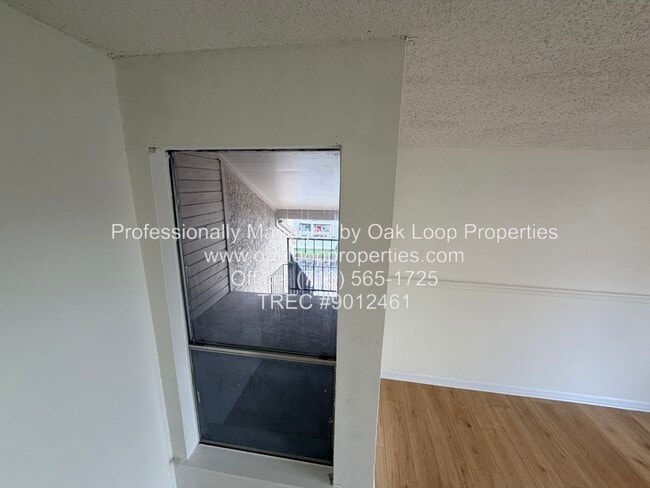 Building Photo - 10855 Meadowglen Ln