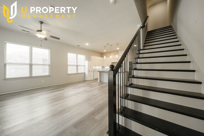 Building Photo - 2745 Troutt Dr