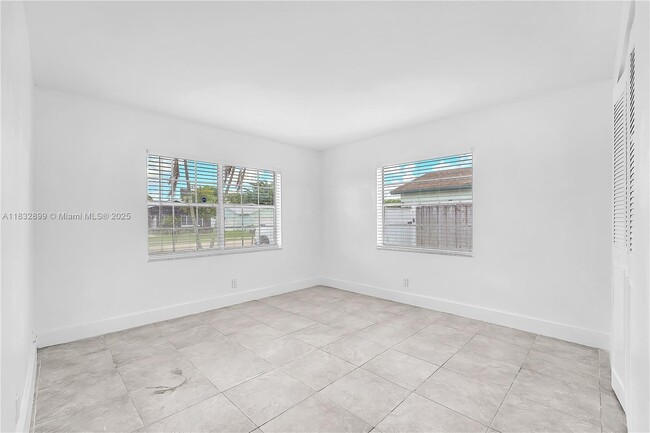 Building Photo - 9242 SW 18th Rd