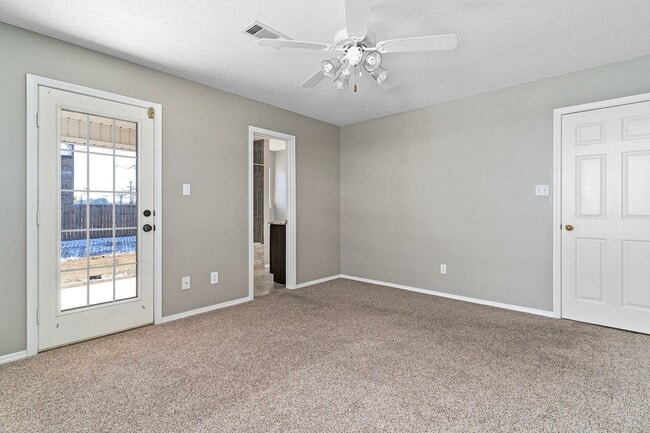 Building Photo - 5802 Park Valley Cir