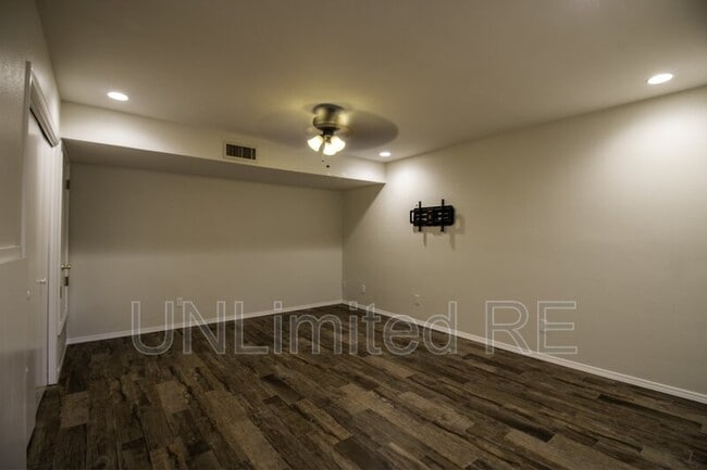 Building Photo - 2438 N Earle Dr