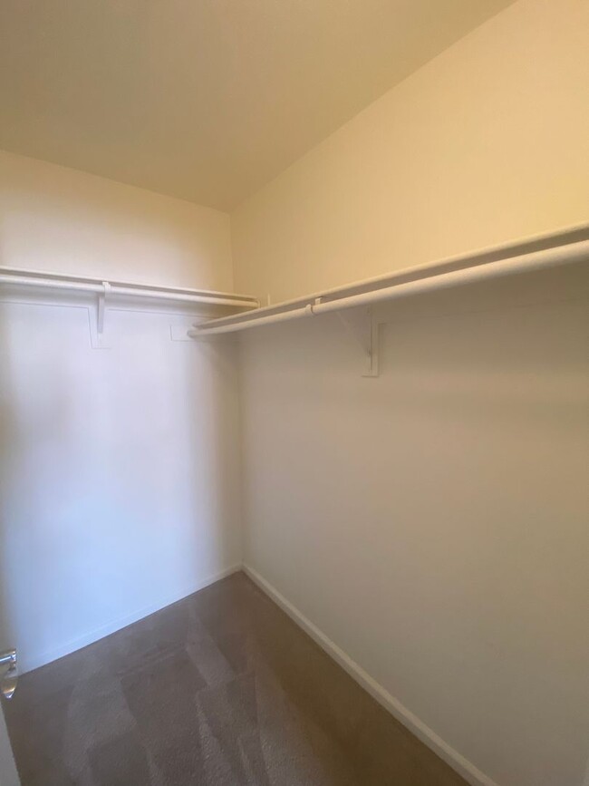 Building Photo - Stunning Top Floor View Condo at Park Avenue!