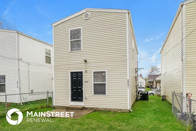 Building Photo - 2221 St Louis Ave