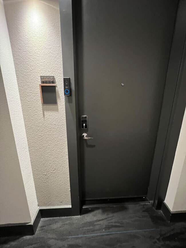 Building Photo - 9127 Research Blvd