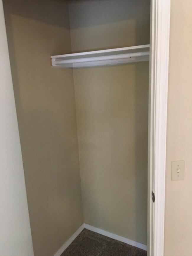 Building Photo - 3 Bed/2 Bath Home with Additional Space -- Available for Scheduling Showings Now!