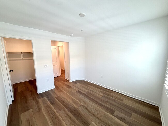 Building Photo - Brand-New Luxury Townhome for Lease in Claremont