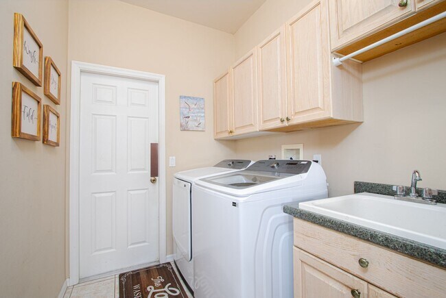 Building Photo - Seabird Villa