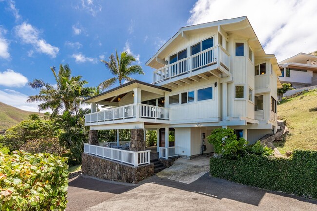 Building Photo - Enjoy Cool Breezes And Dazzling Views Of The Ocean Below At This Private, 4 Bedroom, 3.5 Bath Lan...