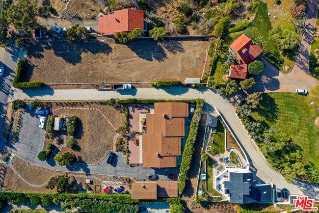 Building Photo - 31271 Bailard Rd