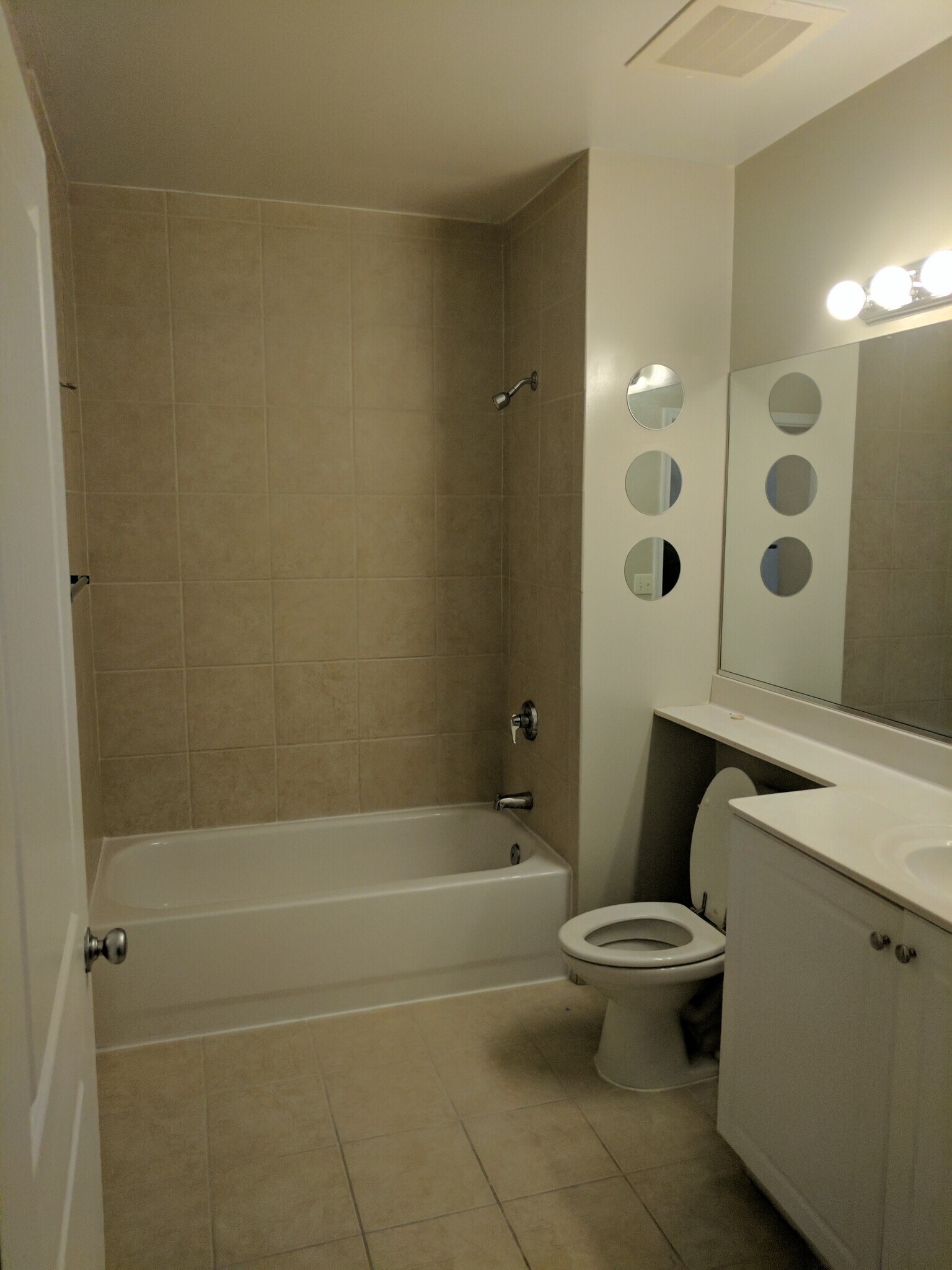 Bathroom - 851 N Glebe Rd