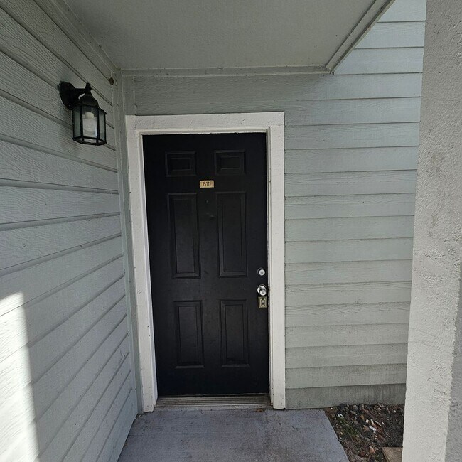 Building Photo - 1/1 Ground Floor Condo in the UCF area