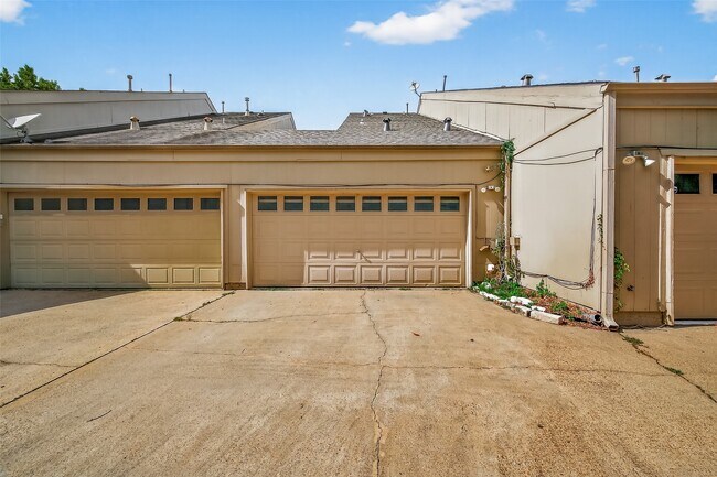 Building Photo - 12691 Briar Patch Dr